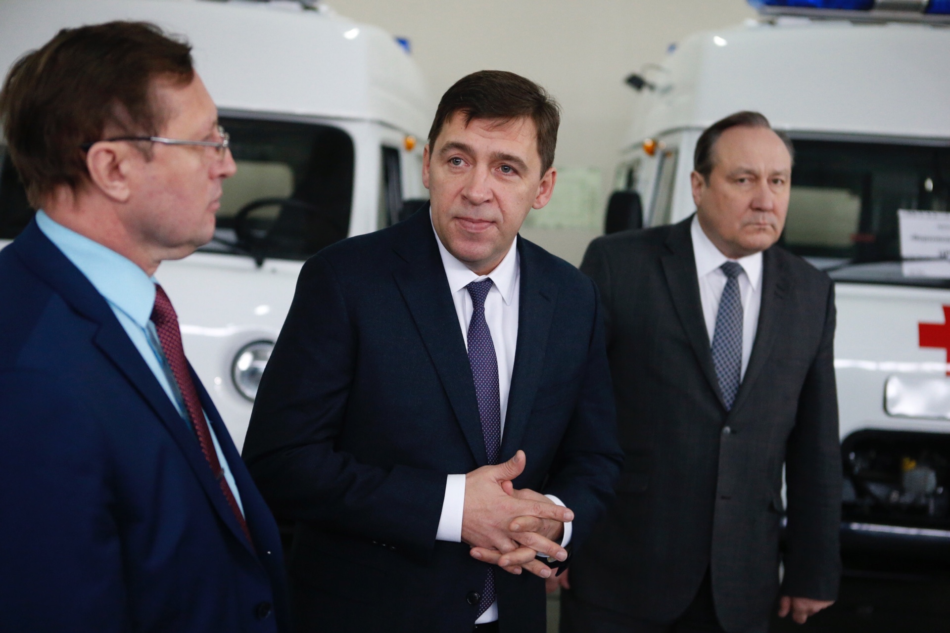 Евгений Куйвашев передал свердловских медучреждениям еще 14 машин скорой помощи - Фото 2