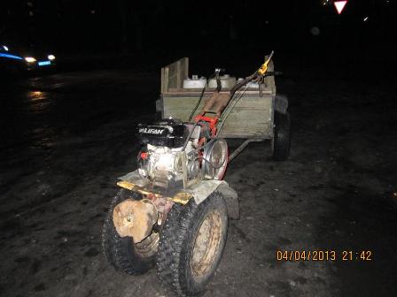 В Туринске пьяный мужчина перевернулся на мотоблоке - Фото 2