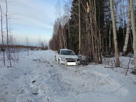 На Серовском тракте скорость привела иномарку в кювет. Пострадали три человека - Фото 2