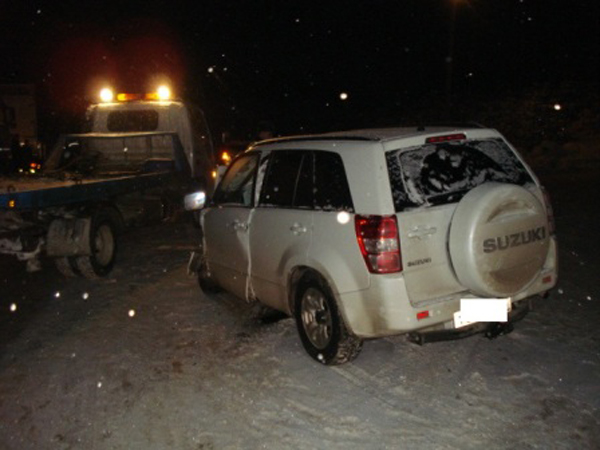 В Екатеринбурге в столкновении внедорожника и тягача пострадала женщина и ее дочь - Фото 2