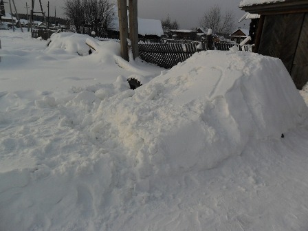 Свердловская ГИБДД борется с опасными горками песком и словом - Фото 3