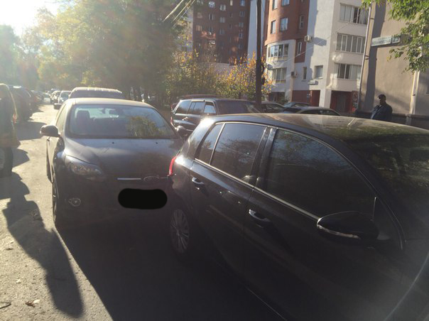 В центре Екатеринбурга пьяный водитель Land Rover устроил массовое ДТП. ФОТО - Фото 2