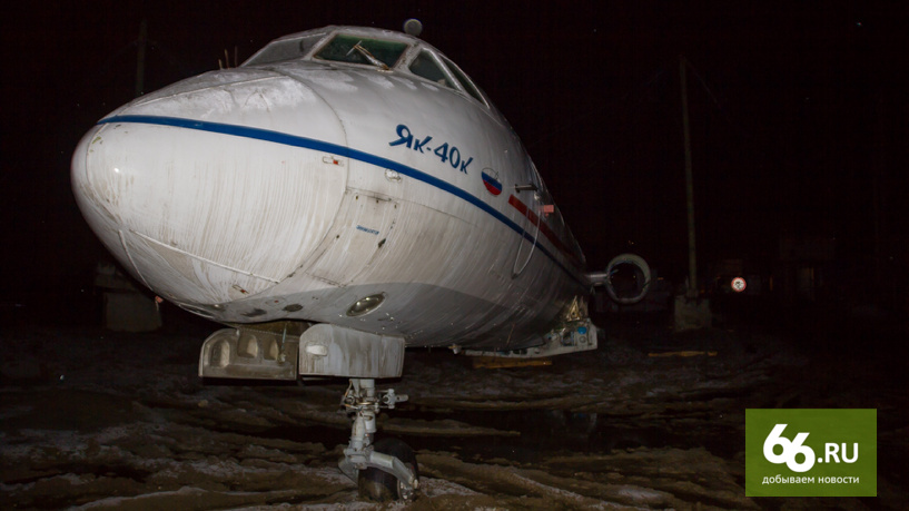 В Академический привезли бескрылый ЯК-40  - Фото 2
