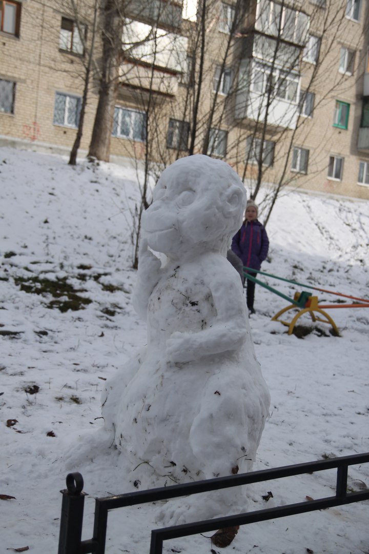 «Ты просто агрессивный м…к». Жители Химмаша злятся на вандалов, ломающих снеговиков - Фото 2