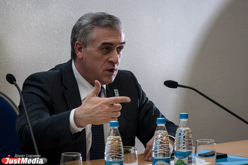 Провальный бал «свадебных генералов». Свердловские парламентарии хотят покончить с управленческими округами - Фото 3