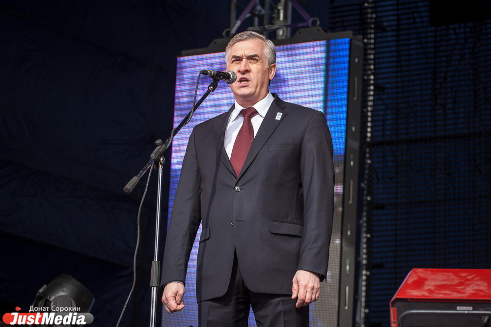 Удар ниже пояса. Силин толкнул предвыборную речь под окнами Высокинского - Фото 2