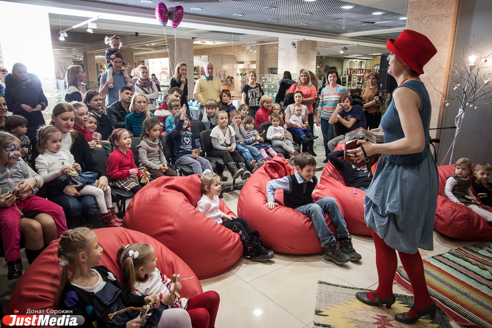 В «Европе» проводили Масленицу хороводами, горячими блинами и… гонками на ослах - Фото 4