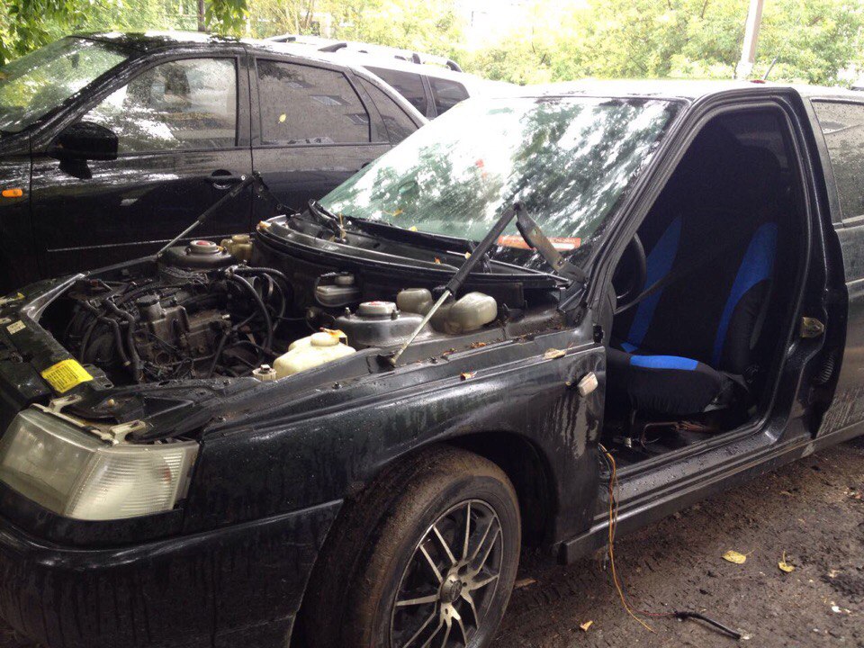 «Сняли двери, капот, аккумулятор». Машину на Уктусе «раздели» за три часа - Фото 2