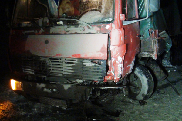 На ЕКАДе в столкновении грузовика и легковушки погиб водитель - Фото 3