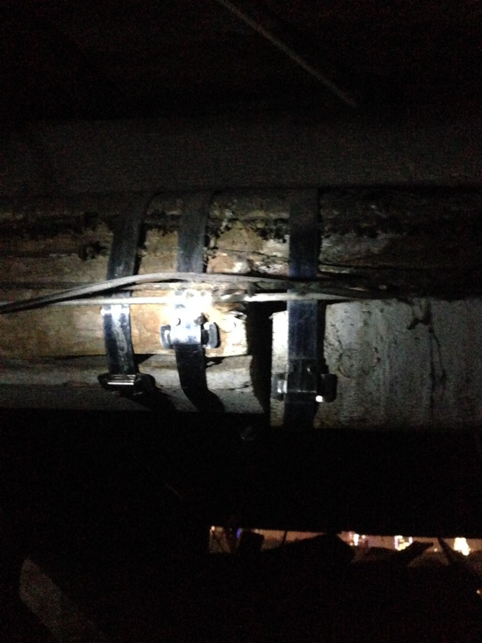 Дырявые окна и несуществующий подвал. Жители дома на Сакко и Ванцетти возмущены ужасным капремонтом за 7,5 млн. ФОТО - Фото 3