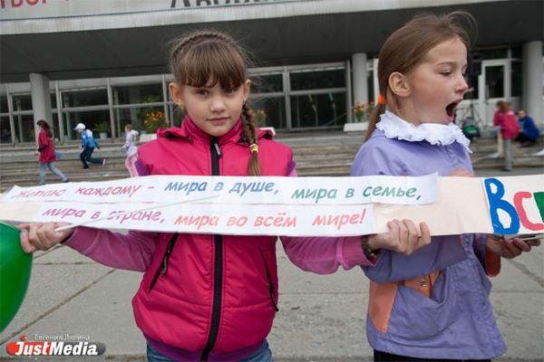 467 метров пожеланий потомкам: юные уральцы написали «самое длинное письмо миру» - Фото 3