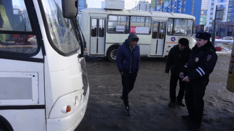 Где сейчас автобус екатеринбург. Инспектор по надзору общественным транспортом Златоуст. Автобусы в Екатеринбурге почему такие грязные. Екатеринбург вакансии водитель автобуса д в районе Академический.