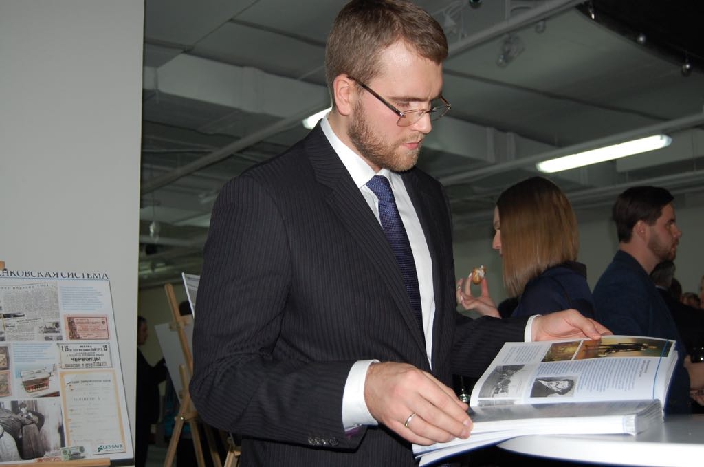 «Когда нет войны, политики сидят и щелкают зубами». Что свердловские чиновники, депутаты и бизнесмены обсуждали в кулуарах Ельцин Центра. ФОТО - Фото 8