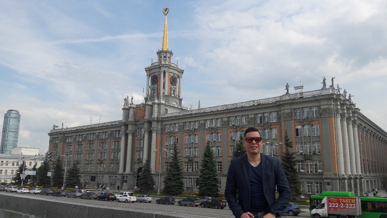 «Не понимаю, как вы едите суп с майонезом или сметаной». Преподаватель из Венесуэлы - о том, чем шокировал его Екатеринбург. СПЕЦПРОЕКТ - Фото 3