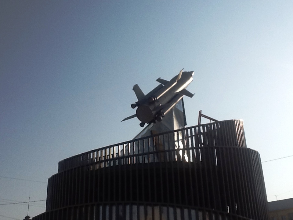 На Космонавтов появился памятник конструктору Льву Вениаминовичу Люльеву - Фото 3