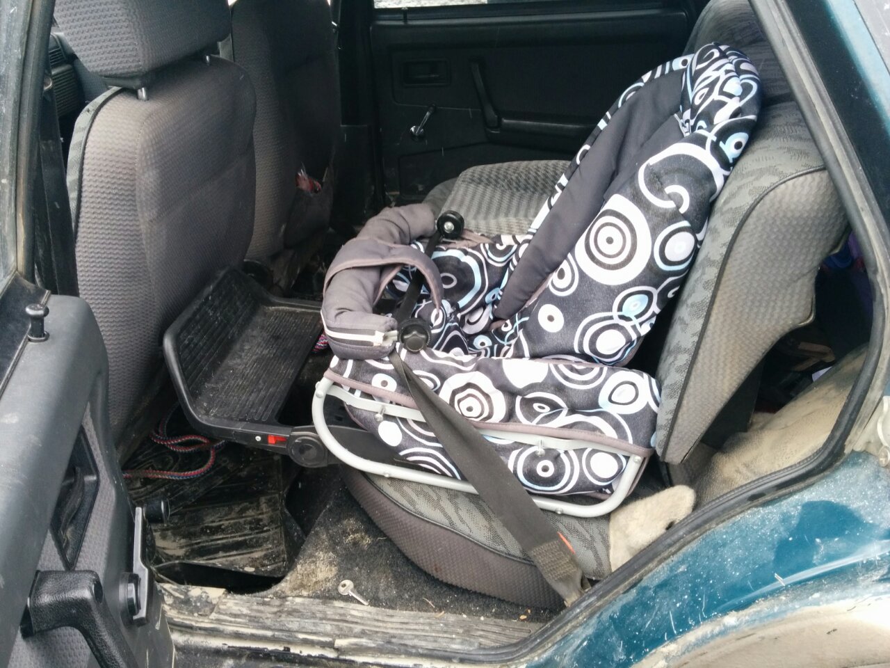 В Свердловской области в легковушку с двумя малышами влетел УАЗ - Фото 2