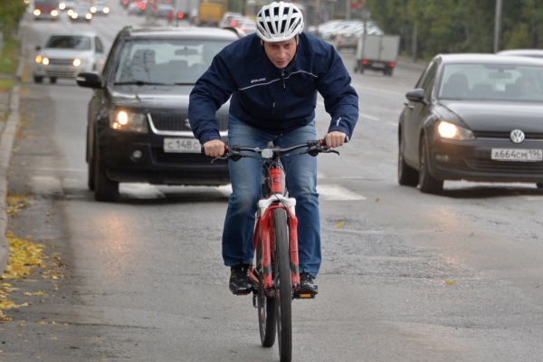 Рапопорт, Архипов и Тушин, пересев на велики, не смогли воодушевить других екатеринбуржцев отказать от автомобилей - Фото 2