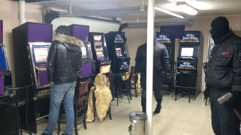 Полиция накрыла подпольное казино в коттедже на Уктусе. ФОТО - Фото 4