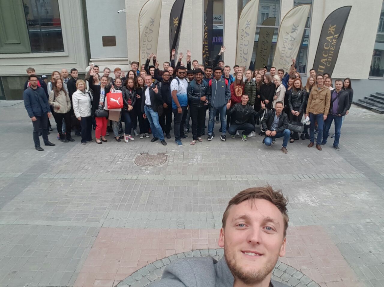 Тысяча екатеринбуржцев сделала селфи на фоне «Пассажа»  - Фото 15