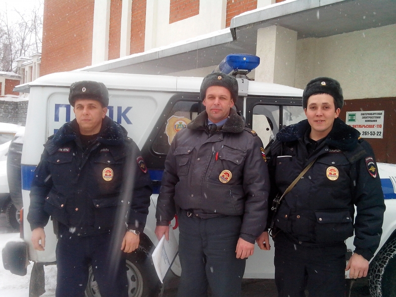 Сотрудники ППС спасли замерзавшую на трассе женщину - Фото 2