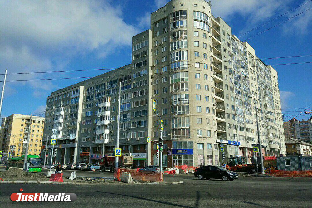 Ждем автомобильного коллапса? В Екатеринбурге изменилась схема движения на Репина. ФОТО - Фото 3