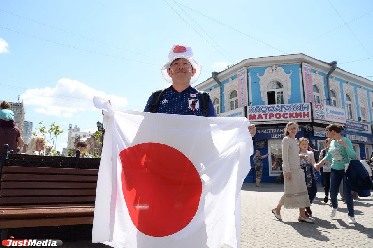 В Екатеринбург продолжают прибывать японские и сенегальские болельщики.ФОТО - Фото 3