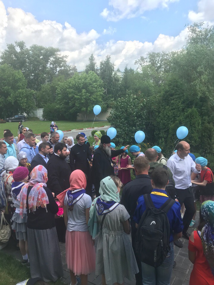 «Все прочувствовали, помолились, даже поплакали». В Екатеринбурге отпраздновали юбилей Тихвинской икона Божией Матери - Фото 6