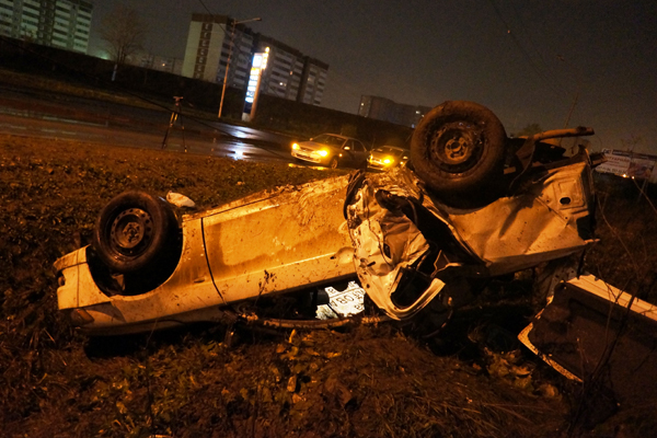 На Селькоровской опрокинулся «Мицубиси Лансер». Пострадал пассажир - Фото 2