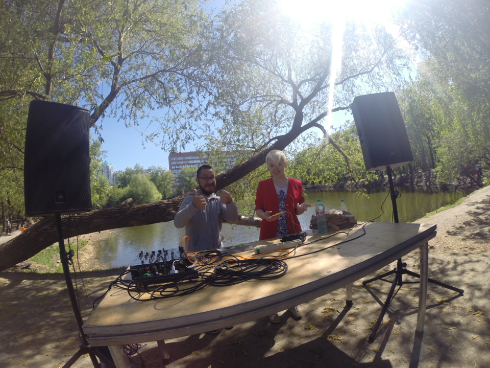 Самым неожиданным участником «Музыкального субботника» в Харитоновском парке стала полуторогодовалая жительница Екатеринбурга - Фото 2