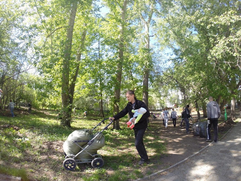 Самым неожиданным участником «Музыкального субботника» в Харитоновском парке стала полуторогодовалая жительница Екатеринбурга - Фото 3