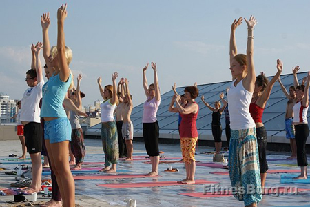 Прикоснуться к душе. В «Европе» екатеринбуржцев под звуки барабанов и ситара знакомили с основами йоги - Фото 4