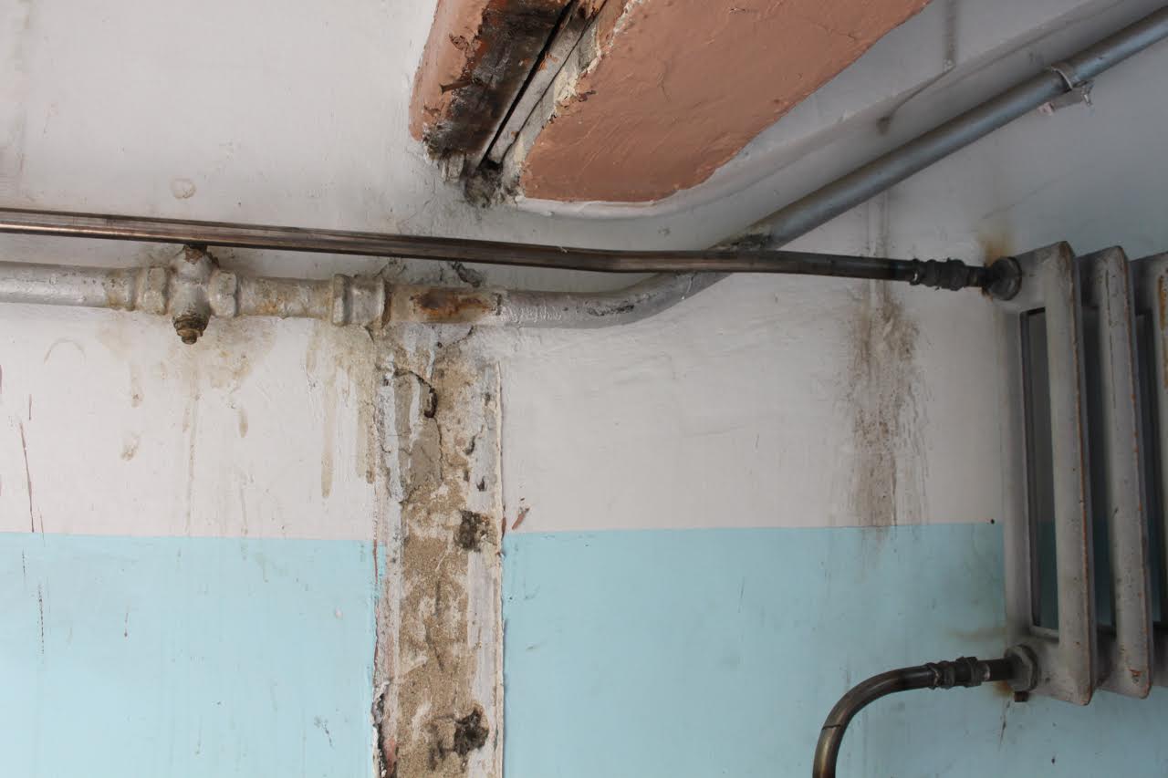Дырявые окна и несуществующий подвал. Жители дома на Сакко и Ванцетти возмущены ужасным капремонтом за 7,5 млн. ФОТО - Фото 4