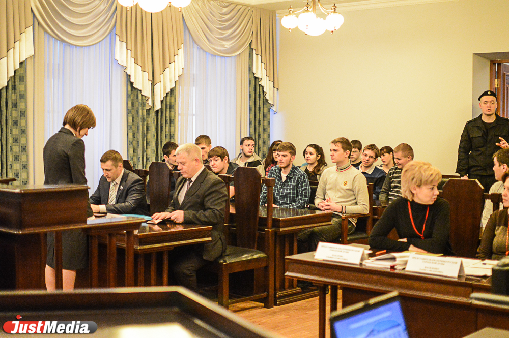 «Это пережиток прошлого»! Артюх борется за упрощение процедуры вступления в должность главы Екатеринбурга - Фото 2