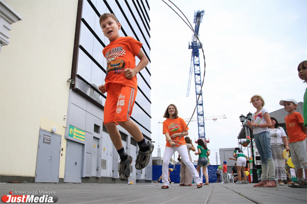 На фестивале GreenWay люди-шахматы, мафиози и собаки боролись за победу - Фото 2