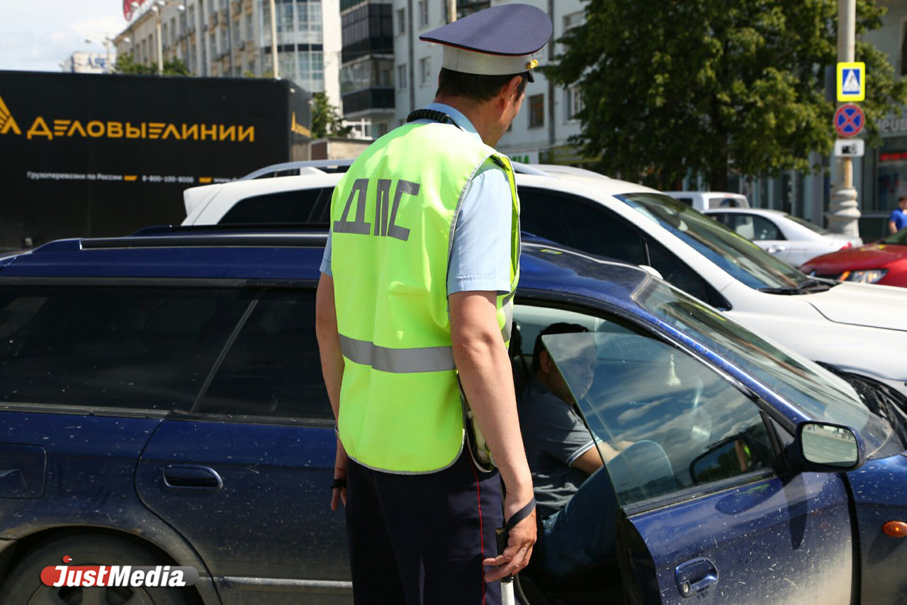 Две Subaru парализовали движение трамваев по Ленина. ФОТО - Фото 4