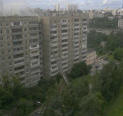 В Екатеринбурге в двенадцатиэтажке на Решетникова сгорела квартира. Погиб человек - Фото 2