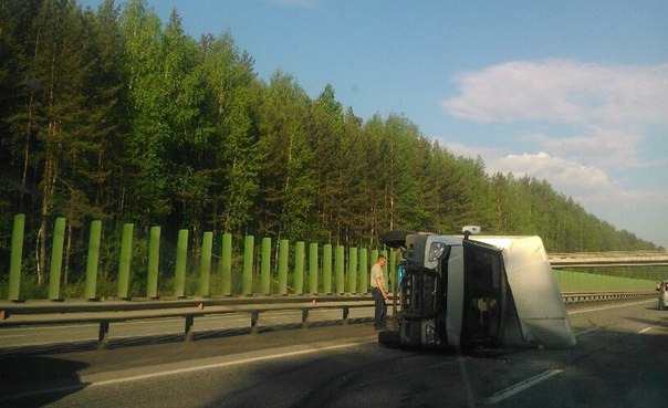 На Тюменском тракте фура перевернула «Газель». ФОТО - Фото 3
