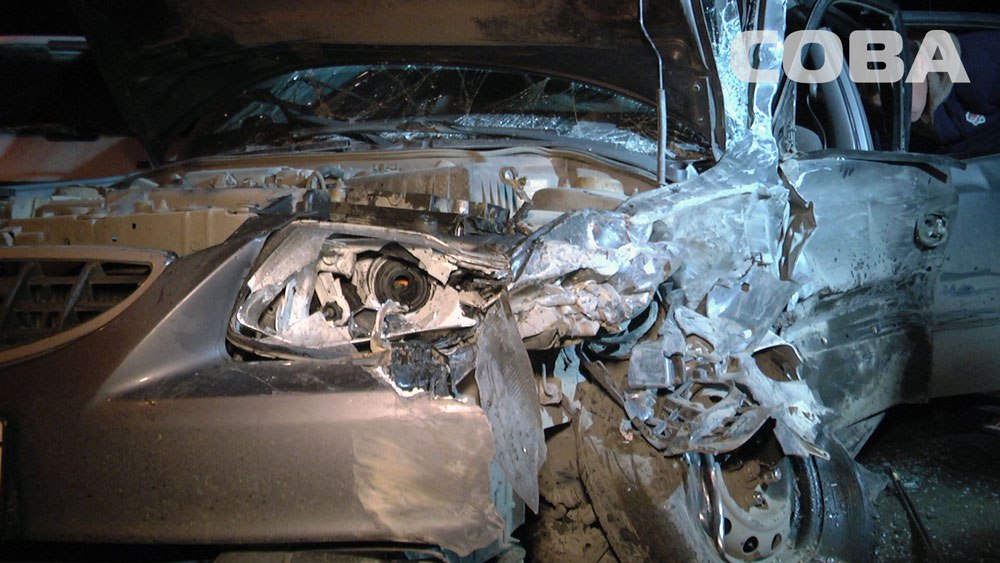 На Щорса Mercedes протаранил такси. Пострадали два пассажира - Фото 4