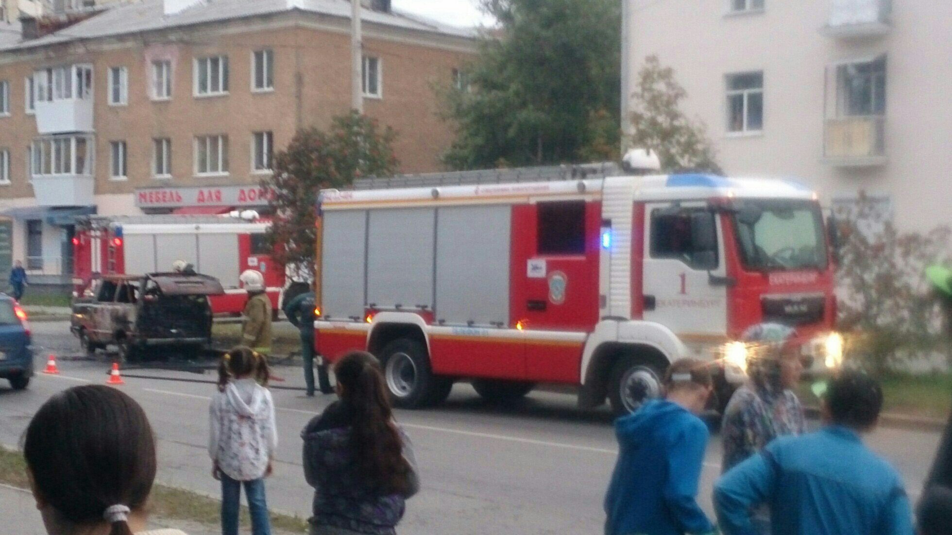 В Пионерском поселке прямо на дороге дотла сгорел автомобиль - Фото 2