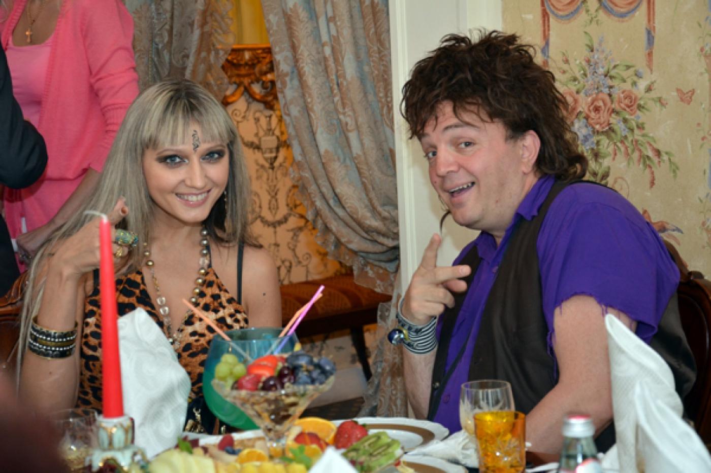 Миллионер из Америки хочет женить своих племянников на русских девушках - Фото 1