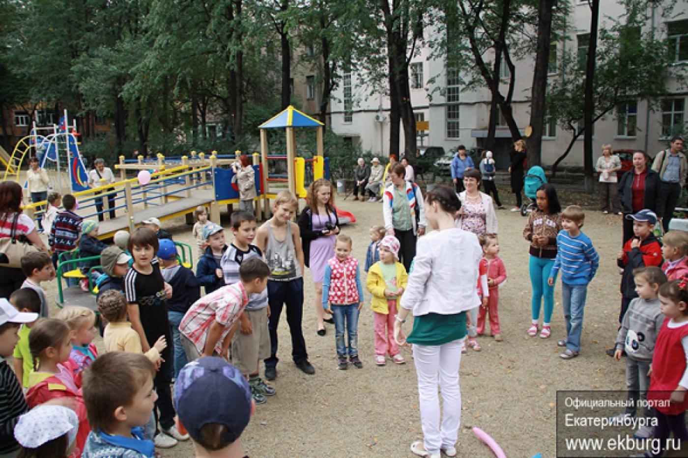 Администрация города и УК «Фонд Радомир» открывают детские площадки для детей-инвалидов - Фото 1