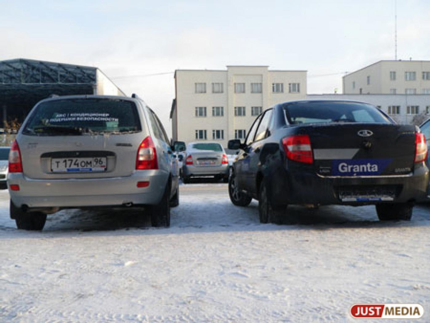 Красиво жить не запретишь. Уральцы стали покупать больше машин. В фаворитах «Тойоты» и «Лады» - Фото 1