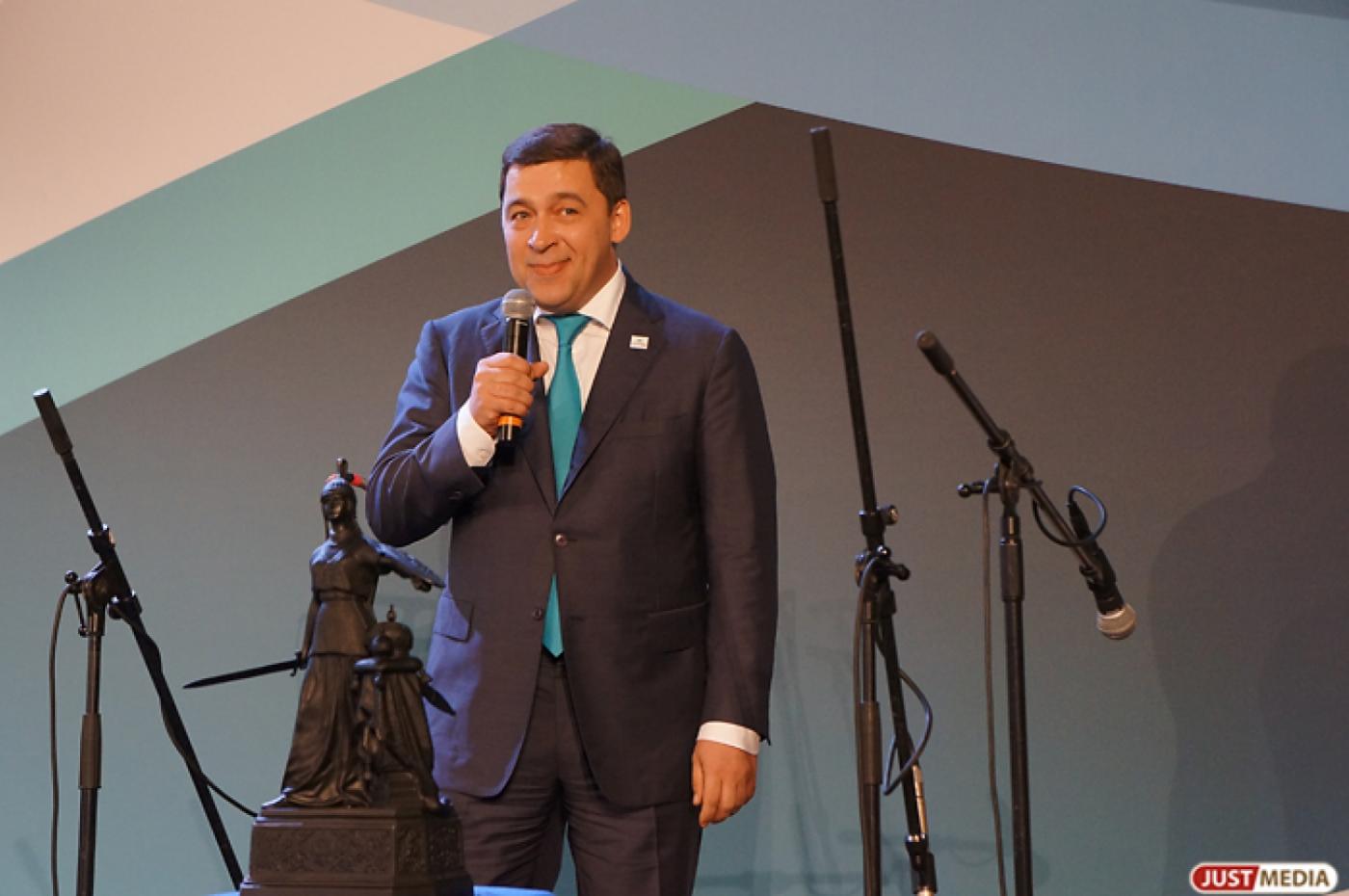 Куйвашев улетел в Москву. Вместе с Дворковичем он отследит работу над заявочной книгой Екатеринбурга - Фото 1