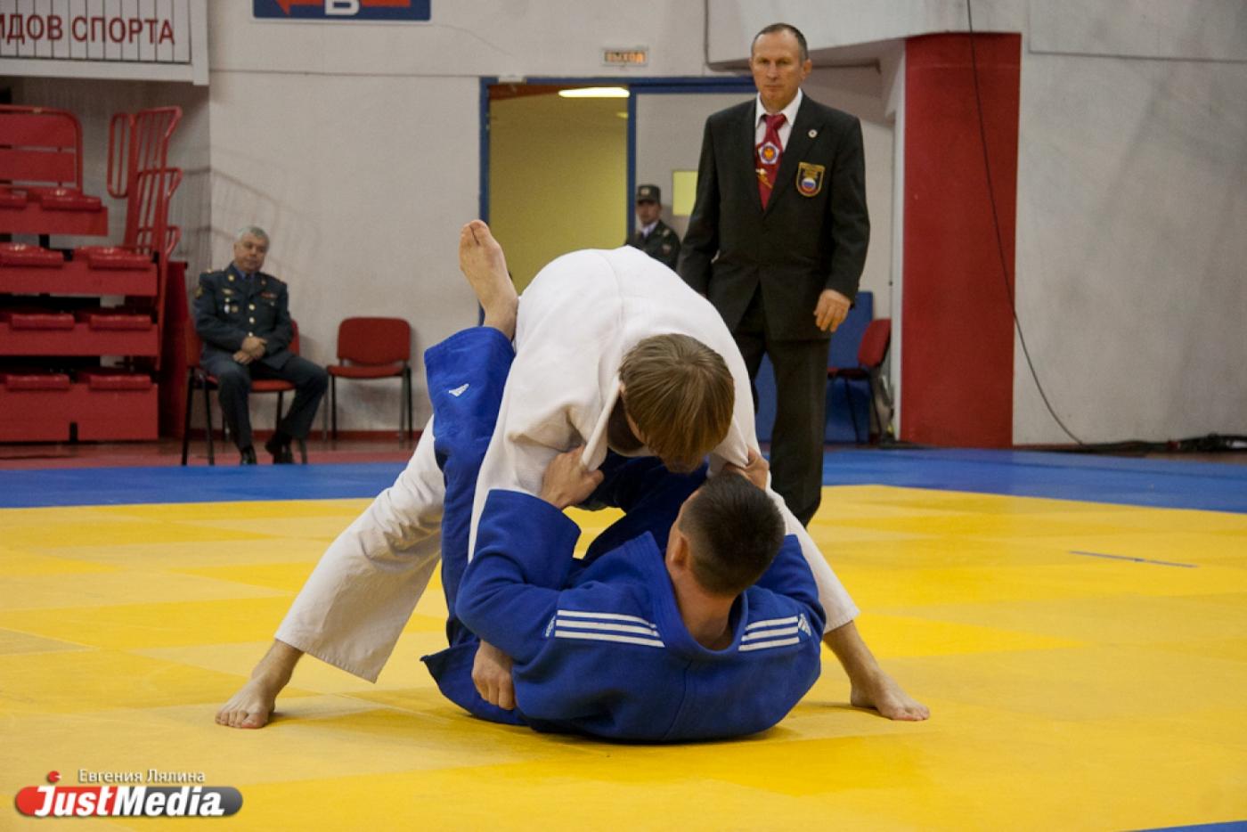 Более 500 дзюдоистов-силовиков борются за победу на всероссийском чемпионате в Екатеринбурге - Фото 1