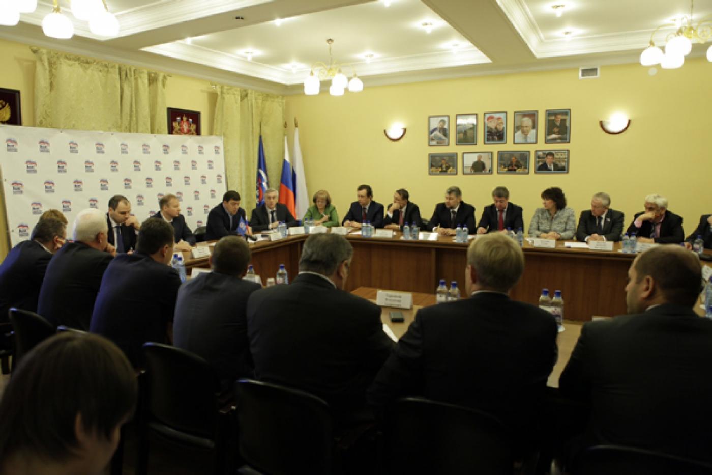 Куйвашев встретился с фракцией «единороссов». Признался, что с оппозиционерами было проще - Фото 1