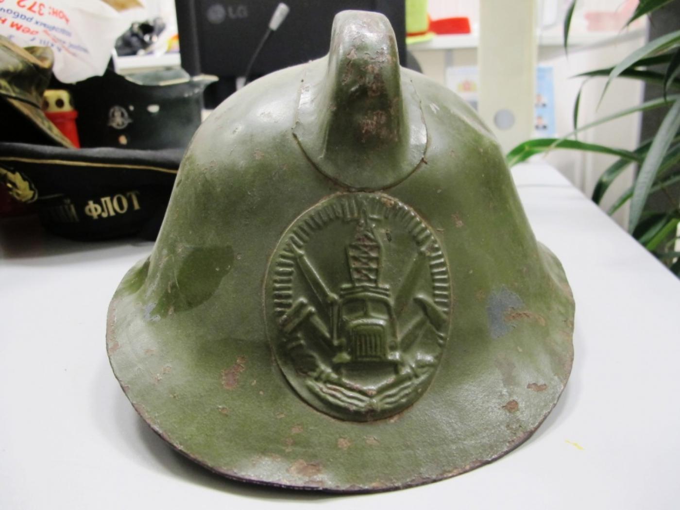 Шляпная выставка откроется в Екатеринбурге: пожарные каски и гламурные шляпки на одной площадке - Фото 1