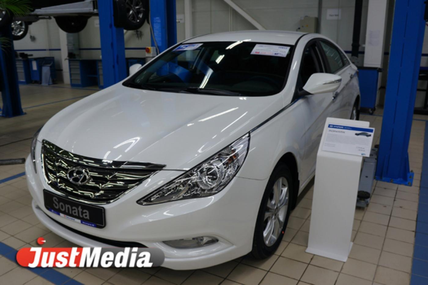 «Фольксваген» испугался кризиса в России. Вместо немцев свой автосалон в Екатеринбурге открыли корейцы «Хёндэ» - Фото 1