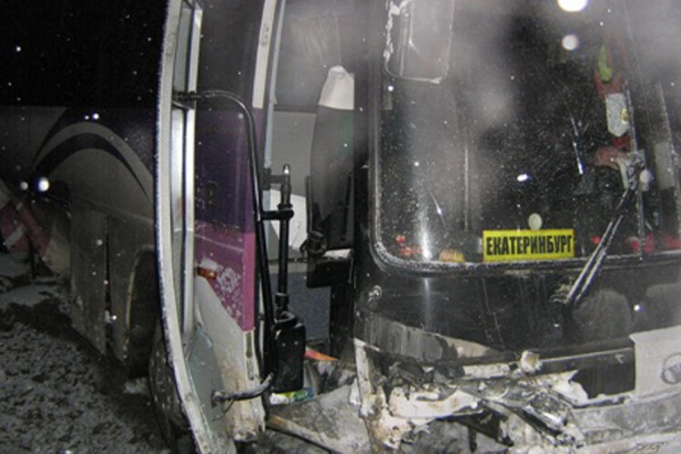 На трассе Нижние Серги—Арти автобус с детьми, возвращавшимися из аквапарка, съехал в кювет - Фото 1