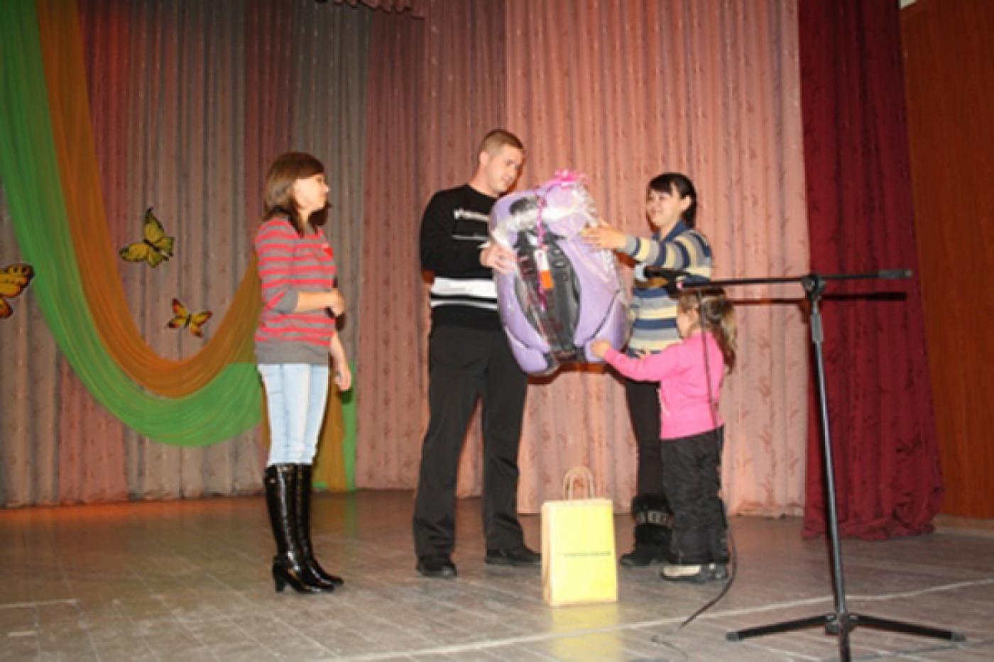 В Свердловской области полицейские поздравили с Днем матери женщин-участниц дорожного движения - Фото 1