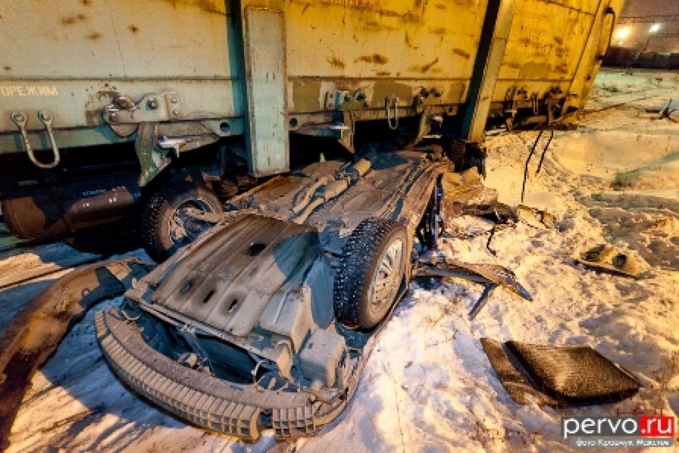 В Первоуральске тепловоз подмял легковушку. Пострадавших нет - Фото 1